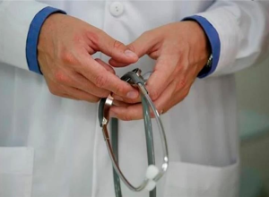 mec-aplica-sancoes-a-cursos-de-medicina-apos-desempenho-insatisfatorio-no-enamed