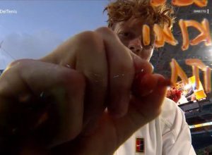 sinner-homenageia-vencedores-da-f1-e-do-motogp-apos-titulo-em-miami