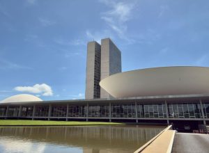 clausula-de-barreira:-entenda-norma-que-pode-deixar-20-partidos-sem-fundo