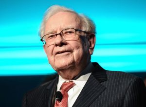 caixa-da-berkshire-hathaway,-de-buffett,-bate-novo-recorde-e-chega-a-us$-397-bi