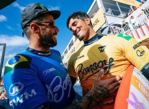 filipe-toledo-domina-gabriel-medina-e-avanca-nas-oitavas-em-gold-coast