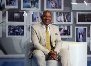 ‘eramos-dois-negros-entre-120-alunos-na-sala-de-direito’:-livro-retrata-vida-do-reitor-jose-vicente