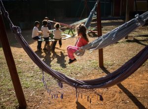 crianca-de-5-anos-que-usa-tela-todo-dia-consegue-aprender?-estudo-mapeou-isso-pela-1a-vez-no-pais