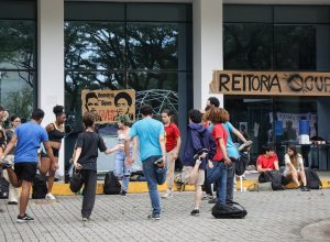 greve-na-usp:-invasao-a-reitoria-ja-dura-50h-e-estudantes-planejam-dia-das-maes:-‘nao-vamos-ceder’