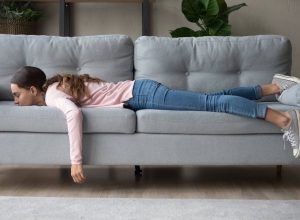 nao-se-culpe:-a-ciencia-explica-por-que-e-tao-dificil-trocar-o-sofa-pelo-exercicio-regular