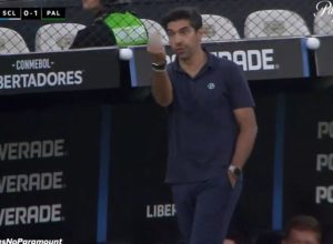palmeiras:-abel-ferreira-e-punido-pela-conmebol-apos-gesto-obsceno