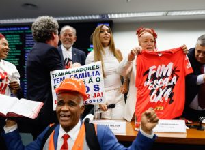 celebrando-o-atraso:-tramitacao-do-fim-da-6×1-e-aula-sobre-o-brasil-patrimonialista