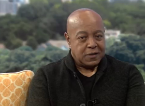 peabo-bryson,-vencedor-do-grammy-com-musicas-de-‘a-bela-e-a-fera’-e-‘aladdin’,-morre-aos-75-anos