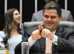proposta-de-delacao-de-daniel-vorcaro-tem-acusacao-de-propina-contra-alcolumbre,-diz-revista