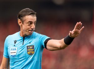 raphael-claus-e-escalado-para-espanha-x-arabia-saudita-na-copa-do-mundo
