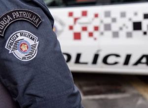bomba-de-gas-disparada-pela-pm-afeta-criancas-de-escola-em-sp