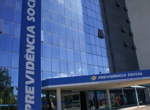 fila-do-inss-cai-ao-menor-nivel-em-21-meses,-com-1,8-milhao-de-pedidos