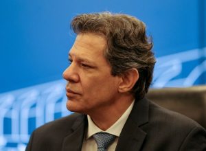aula-de-haddad-e-interrompida-apos-tumulto-e-briga-entre-manifestantes