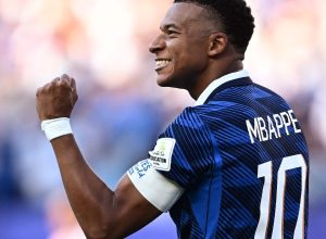 de-penalti,-franca-vence-retranca-do-paraguai-e-se-classifica-na-copa