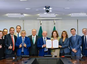 medida-que-derruba-‘taxa-das-blusinhas’-esta-parada-ha-2-meses-no-congresso-e-pode-caducar