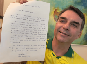 equipe-juridica-de-flavio-diz-que-nao-houve-pedido-de-voto-e-descarta-acao
