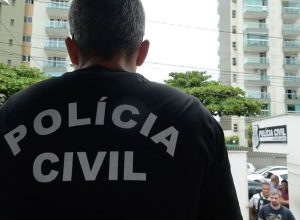 onibus-sao-usados-como-barricadas-em-duas-das-principais-vias-do-rio