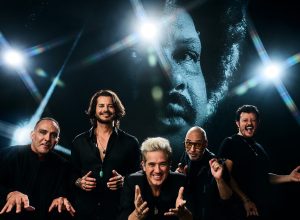 jota-quest-da-gas-a-raro-tributo-de-tim-maia-a-minas-gerais-e-se-une-ao-trio-os-garotin-em-album-com-temas-do-cantor