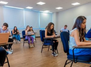 menos-mestrados,-mais-doutorados-e-busca-por-faculdades-privadas:-o-que-mudou-na-pos-graduacao