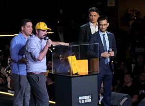 renan-santos-e-oficializado-em-ato-com-ingresso-de-ate-r$-7-mil-e-livro-de-propostas-‘de-luxo’