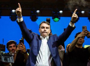 flavio-bolsonaro-atribui-responsabilidade-pelo-tarifaco-dos-eua-a-‘incompetencia’-do-governo-lula