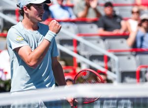 joao-fonseca-supera-tsitsipas-na-estreia-do-masters-1000-de-montreal