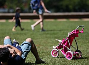 pais-estao-menos-presentes-na-criacao-de-filhos,-aponta-estudo