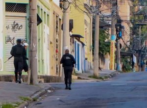 pm-do-rj-prende-13-em-acao-contra-comando-vermelho;-4-morreram
