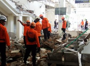 forte-terremoto-atinge-costa-da-indonesia-e-deixa-pelo-menos-47-mortos