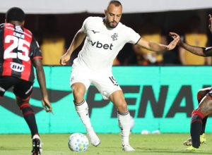 arthur-cabral-e-o-primeiro-jogador-do-brasileirao-expulso-pela-lei-vini-jr.