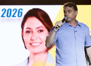 michelle-e-flavio-bolsonaro-aparecem-juntos-em-video-de-campanha-apos-rompimento-publico