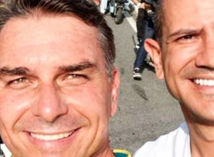 tse-suspende-propaganda-de-lula-que-vincula-‘curriculo’-de-flavio-bolsonaro-a-casos-de-corrupcao