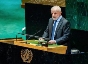 sem-agenda-oficial-com-trump,-lula-se-reunira-com-senador-bernie-sanders-nos-eua