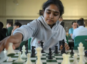 a-menina-prodigio-de-11-anos-que-se-tornou-a-mais-jovem-mestre-de-xadrez-da-historia
