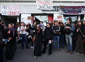 apos-manifestacoes-de-estudantes-de-ensino-medio,-universidades-aderem-a-bloqueios-na-franca