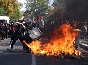 centenas-de-escolas-estao-fechadas-na-franca-apos-protestos-estudantis