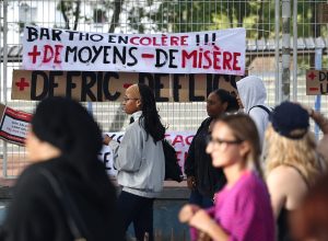 franca-protesta-por-professores-e-mais-recursos:-entenda-quais-sao-as-reivindicacoes-e-como-e-o-cenario-no-pais-em-comparacao-com-o-brasil