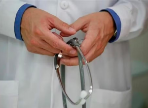 ‘oab-da-medicina’:-congresso-aprova-lei-que-preve-obrigatoriedade-de-prova-para-medicos