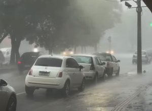 ciclone-e-frente-fria-trazem-chuva,-ventos-e-queda-de-temperatura