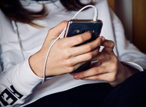 celular,-comparacao-e-dialogo:-os-desafios-de-educar-adolescentes-em-uma-geracao-hiperconectada